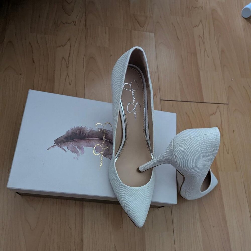 Jessica Simpson White Pump/ Size 9.5